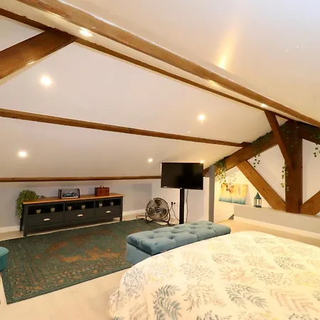 Bed & Breakfast Duplex Au 2eme Et De Notre Maison -acces Au Jardin-smart Tv-streaming-wifi Le Mans