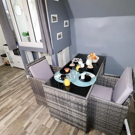Duplex Au 2eme Et De Notre Maison -acces Au Jardin-smart Tv-streaming-wifi 4*