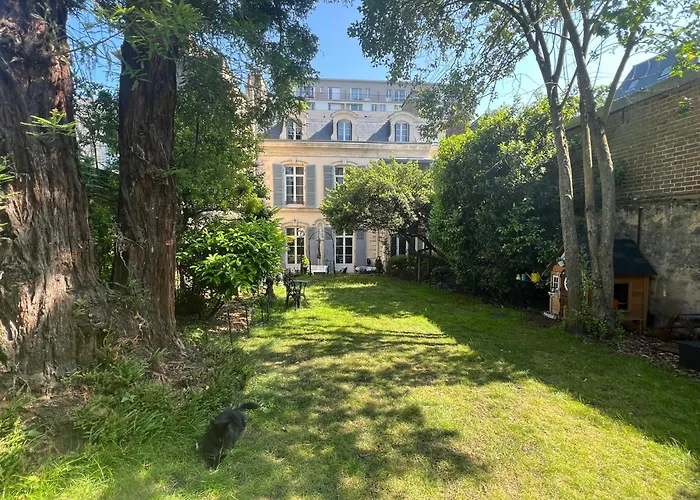 Alojamento de Acomodação e Pequeno-almoço Duplex Au 2eme Et De Notre Maison -acces Au Jardin-smart Tv-streaming-wifi 4*